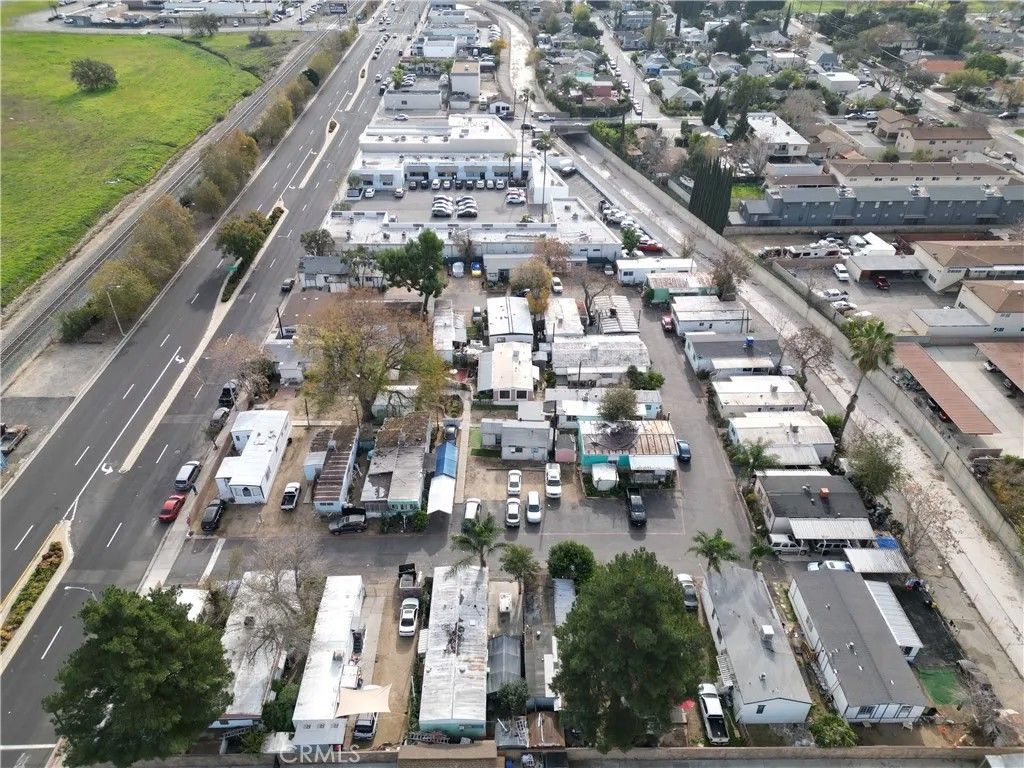 Photo of 24833 Railroad Ave, Newhall, CA 91321 (MLS # CV26037020)