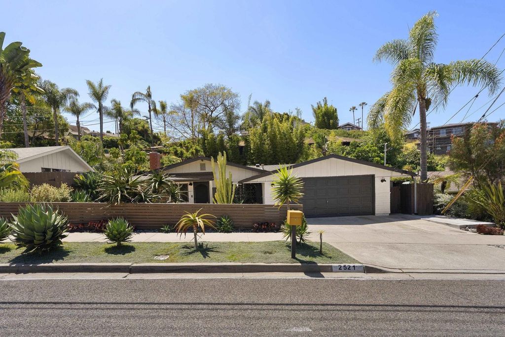 Photo of 2521 Sarbonne Dr, Oceanside, CA 92054 (MLS # 260010078)