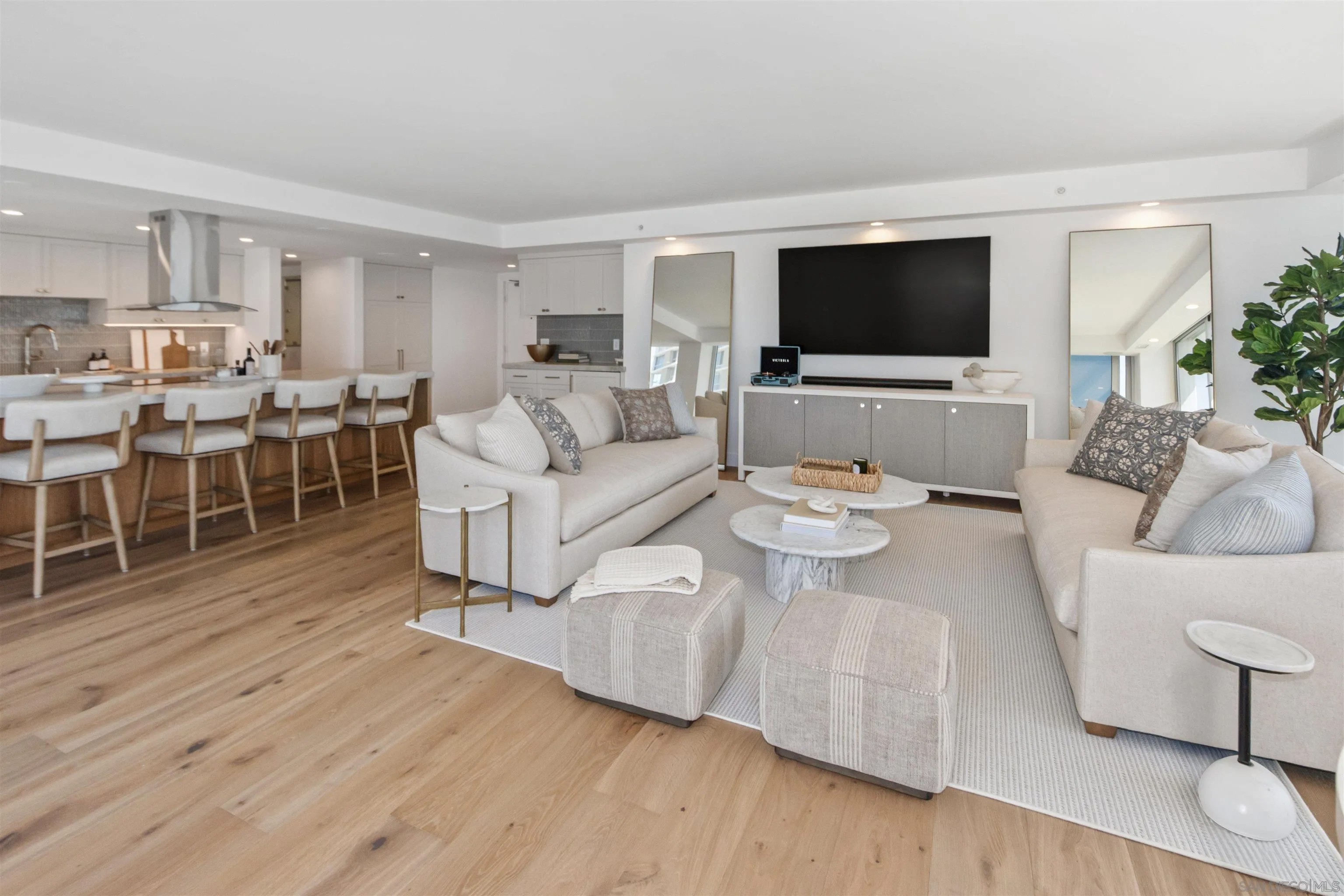 1710 Avenida Del Mundo 803