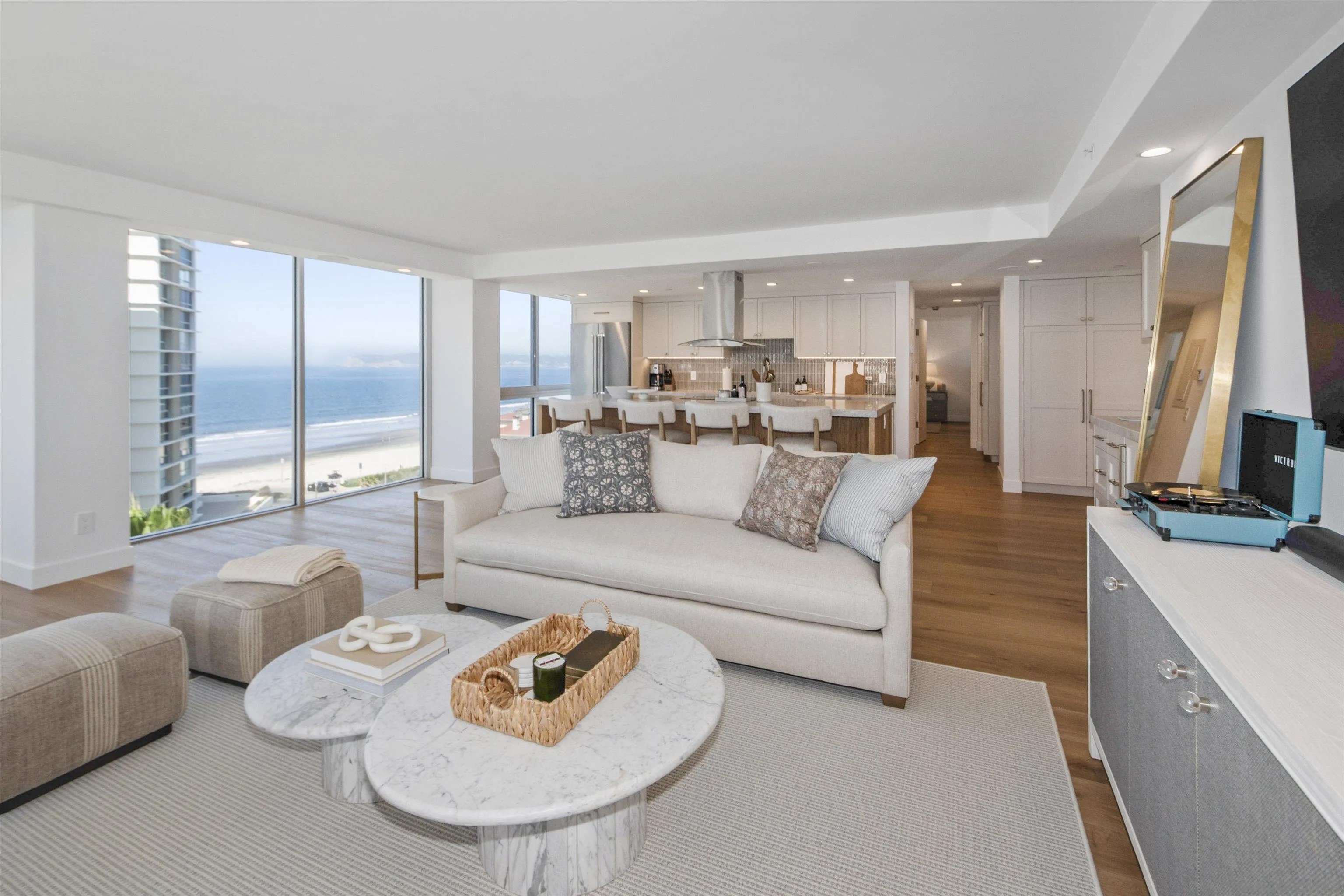 1710 Avenida Del Mundo 803