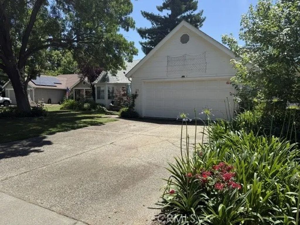 Photo of 23 Carriage Ln, Chico, CA 95926 (MLS # SN26113153)