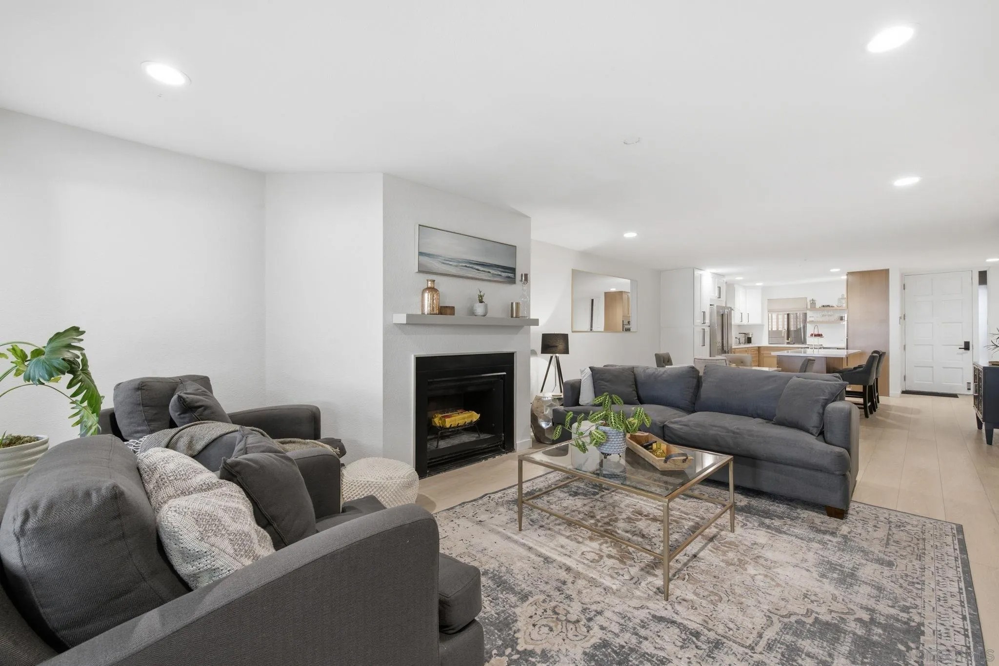 2928 Lawrence