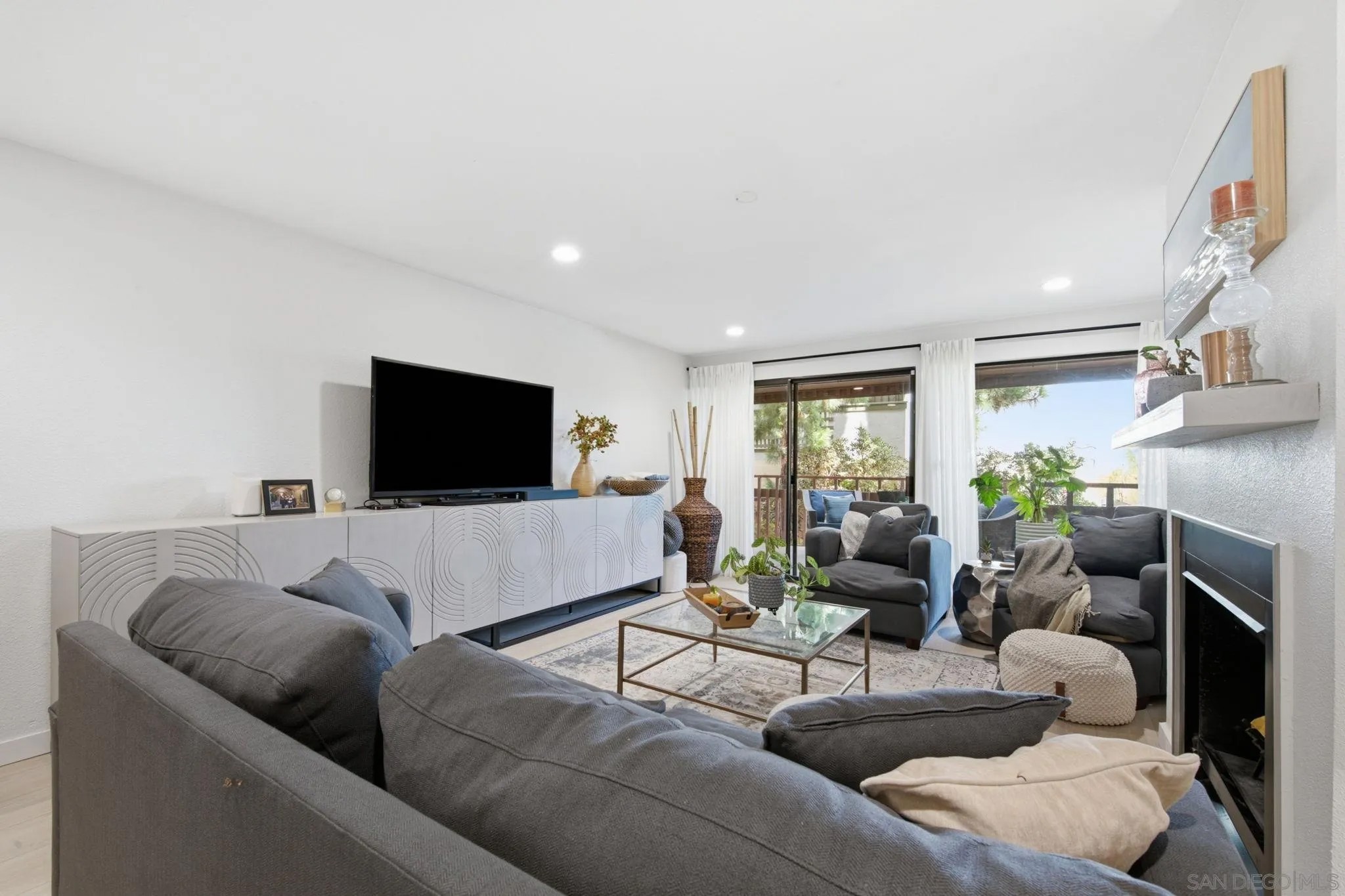 2928 Lawrence