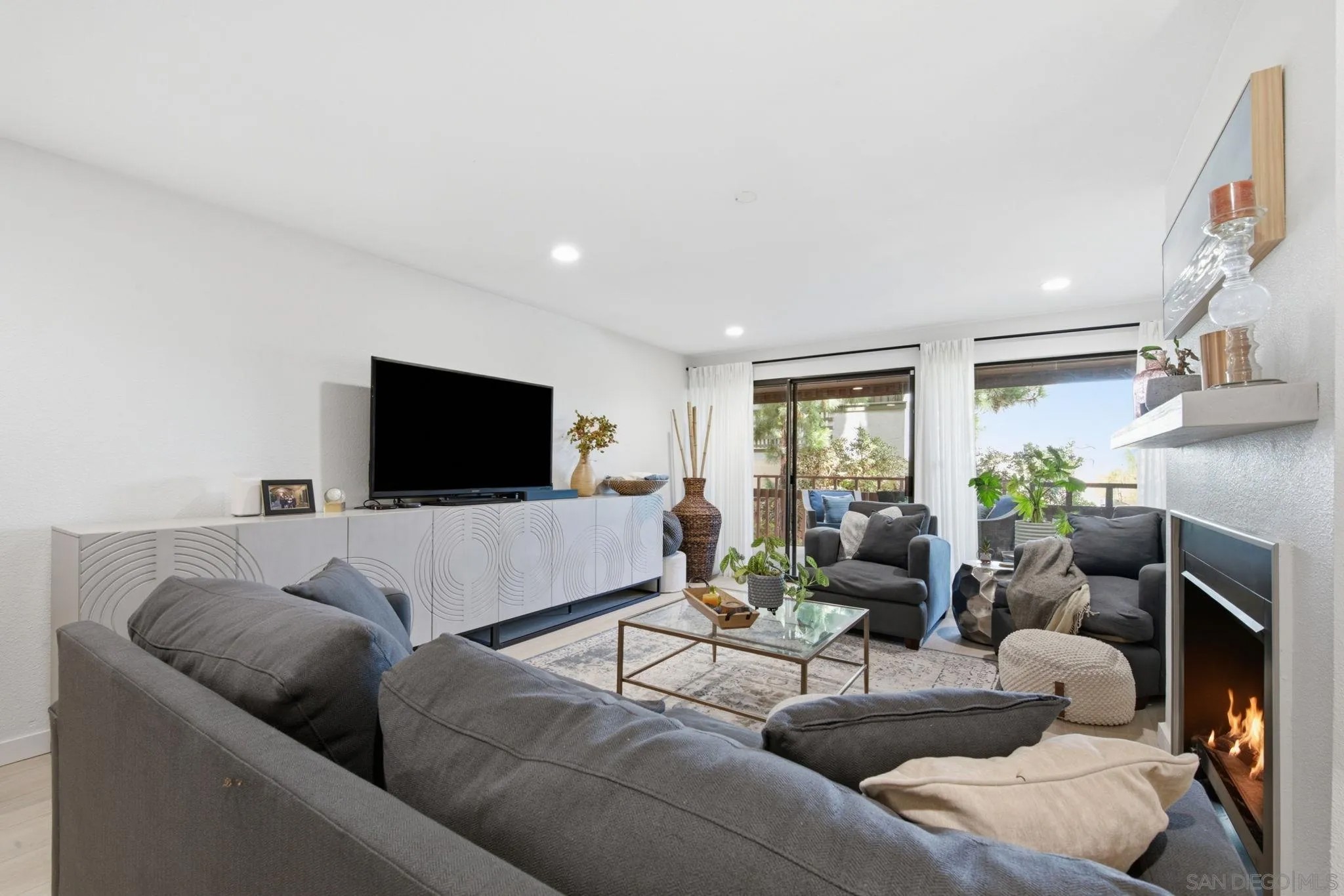 2928 Lawrence