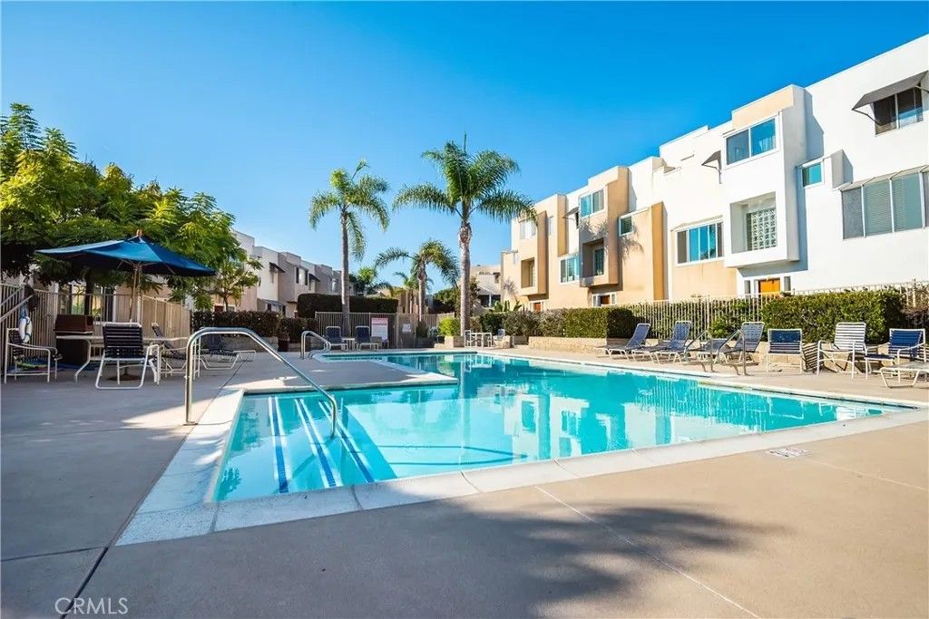 Photo of 501 Herondo St #4, Hermosa Beach, CA 90254 (MLS # SB26073405)