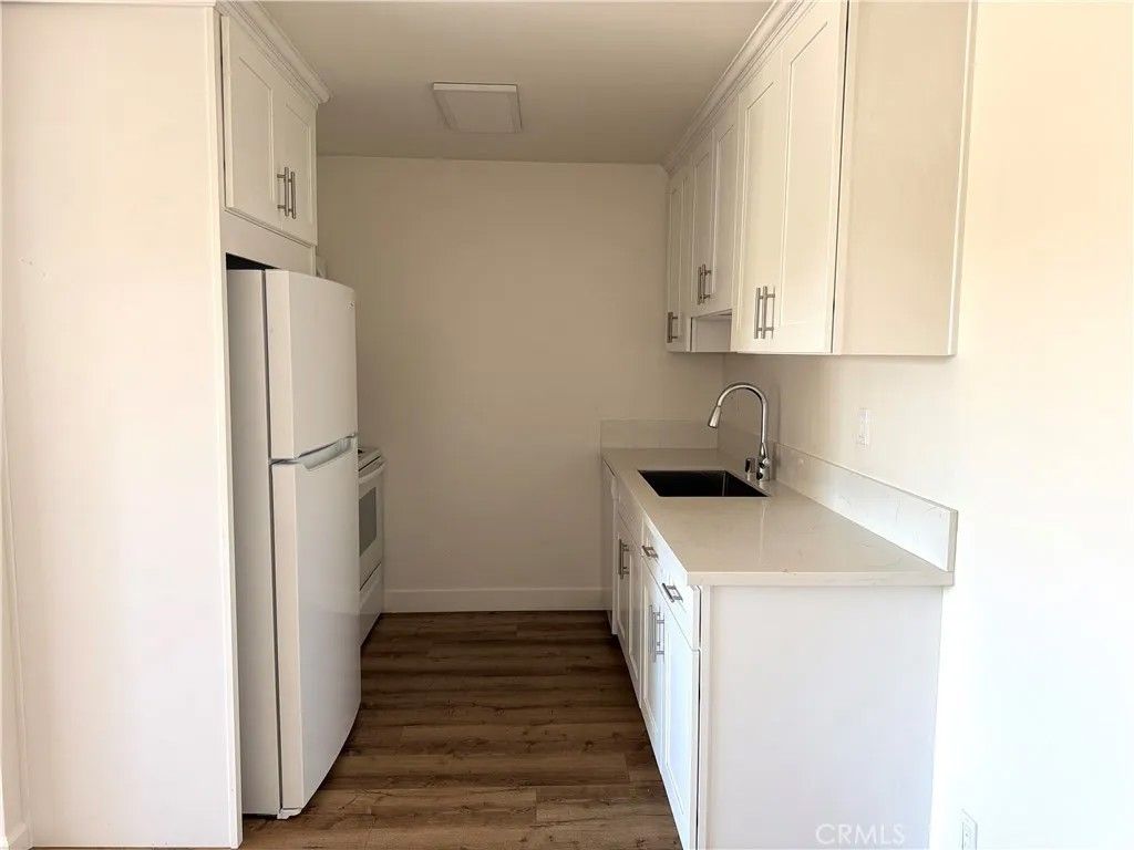 Photo of 18657 Collins Street #20, Tarzana, CA 91356 (MLS # SR26055977)