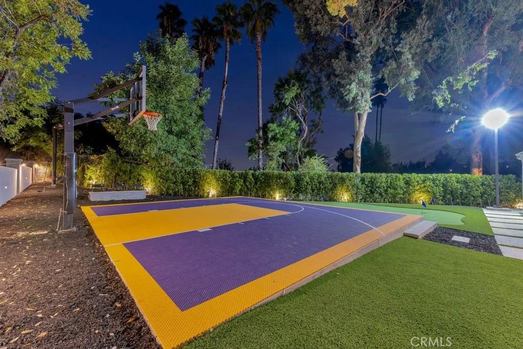 Photo of 4805 Don Juan Pl, Woodland Hills, CA 91364 (MLS # SR26086172)