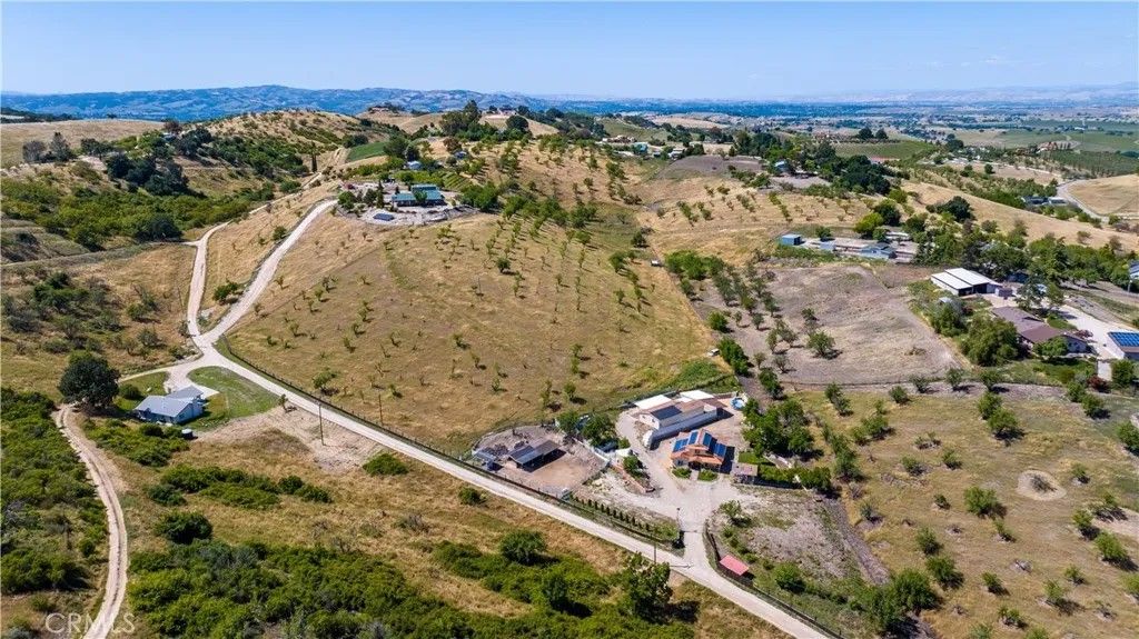 Photo of 3890 Hillcrest Dr, Templeton, CA 93465 (MLS # NS26089061)