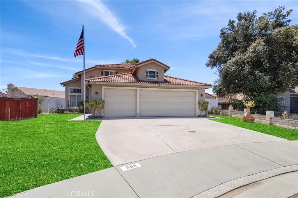 Photo of 958 Stratford Way, Hemet, CA 92545 (MLS # SW26040619)