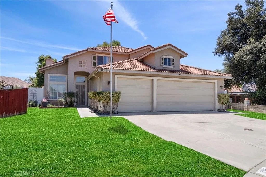 Photo of 958 Stratford Way, Hemet, CA 92545 (MLS # SW26040619)