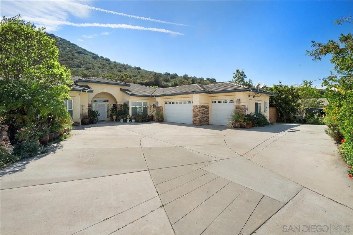 8861 Diamondback Dr