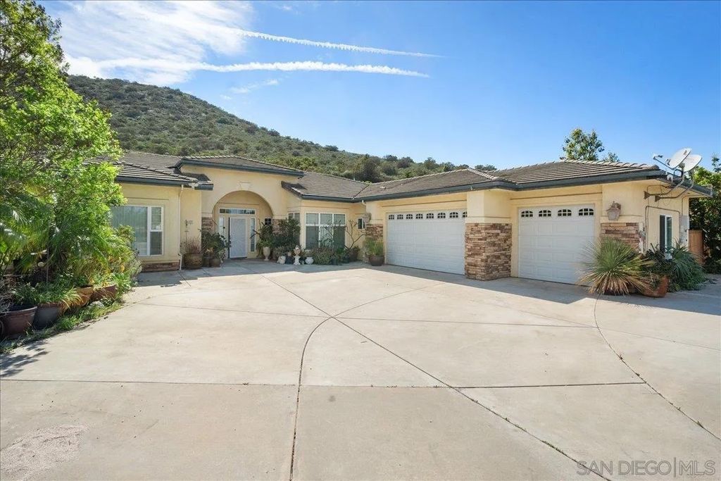 Photo of 8861 Diamondback Dr, Santee, CA 92071 (MLS # 260008757)