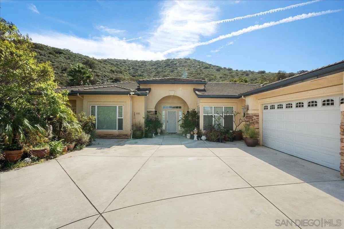 8861 Diamondback Dr
