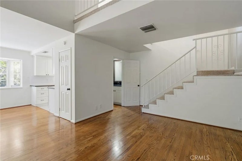 689 W Sierra Madre