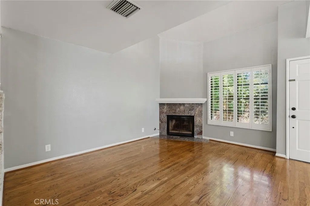 689 W Sierra Madre