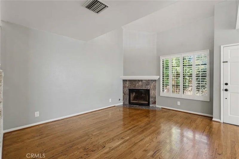 689 W Sierra Madre