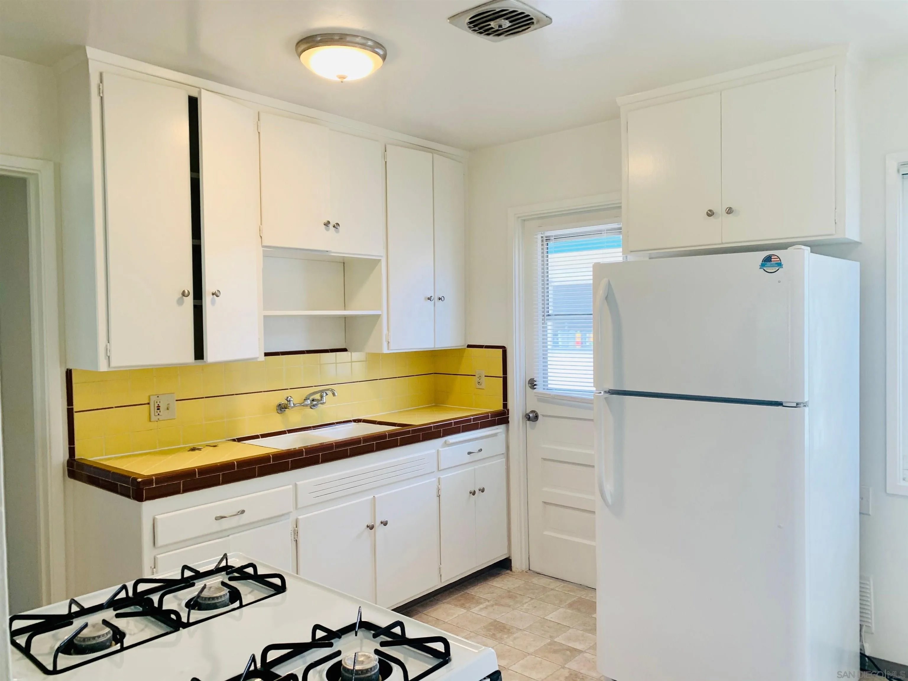 1165-1171 Felspar St.