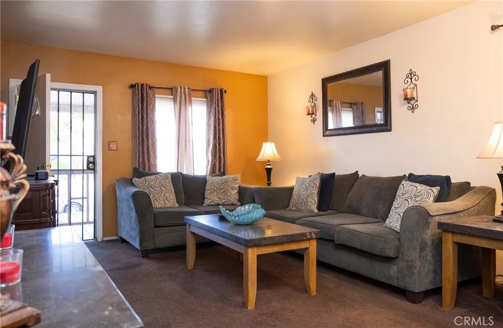 522 W Hillcrest Boulevard