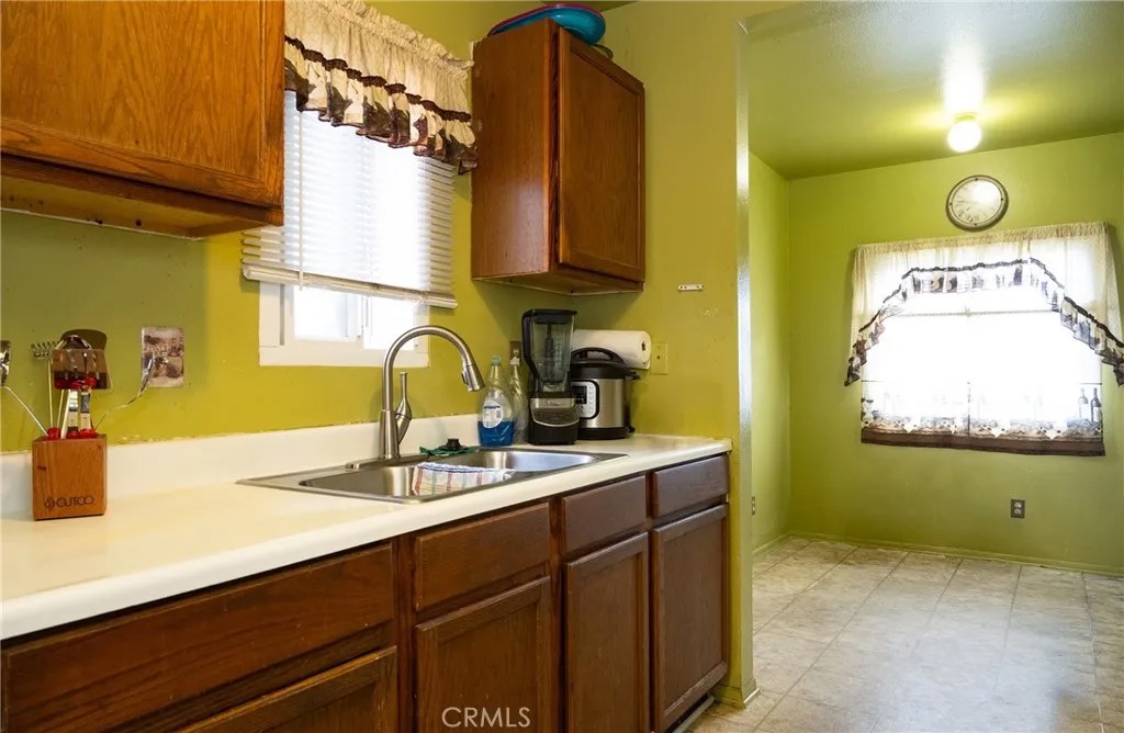 522 W Hillcrest Boulevard