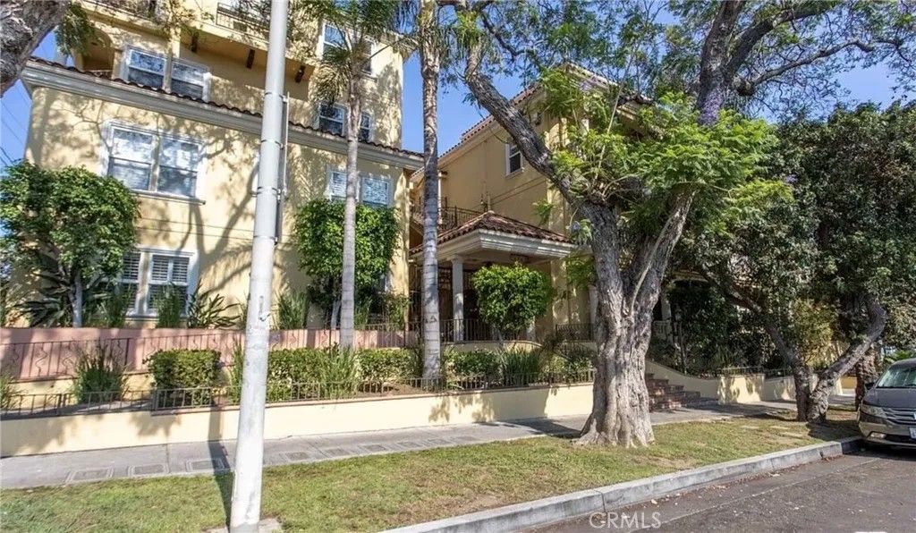 Photo of 1050 N Edinburgh Avenue #102, West Hollywood, CA 90046 (MLS # DW24213356)