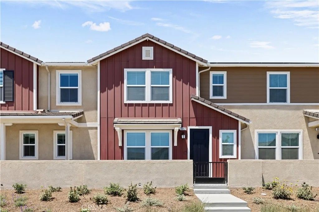 Photo of 3957 E Huntington St, Ontario, CA 91761 (MLS # AR25266580)