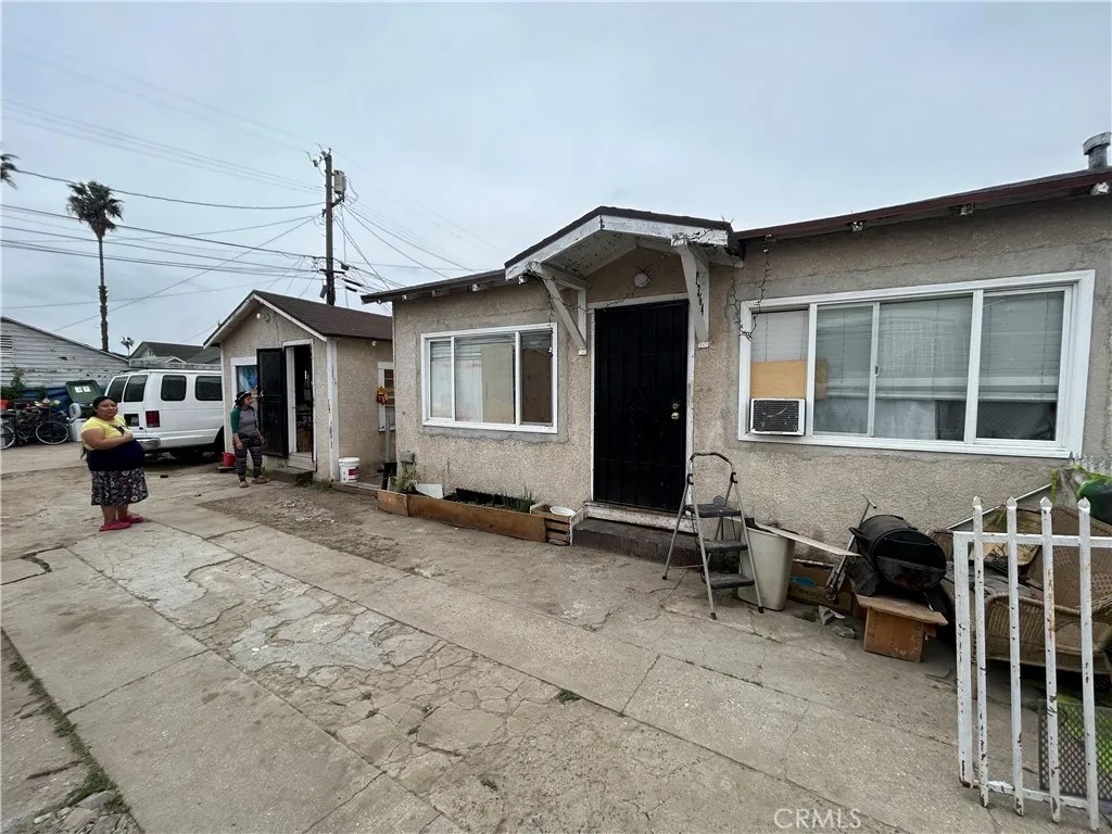 1362 E Vernon