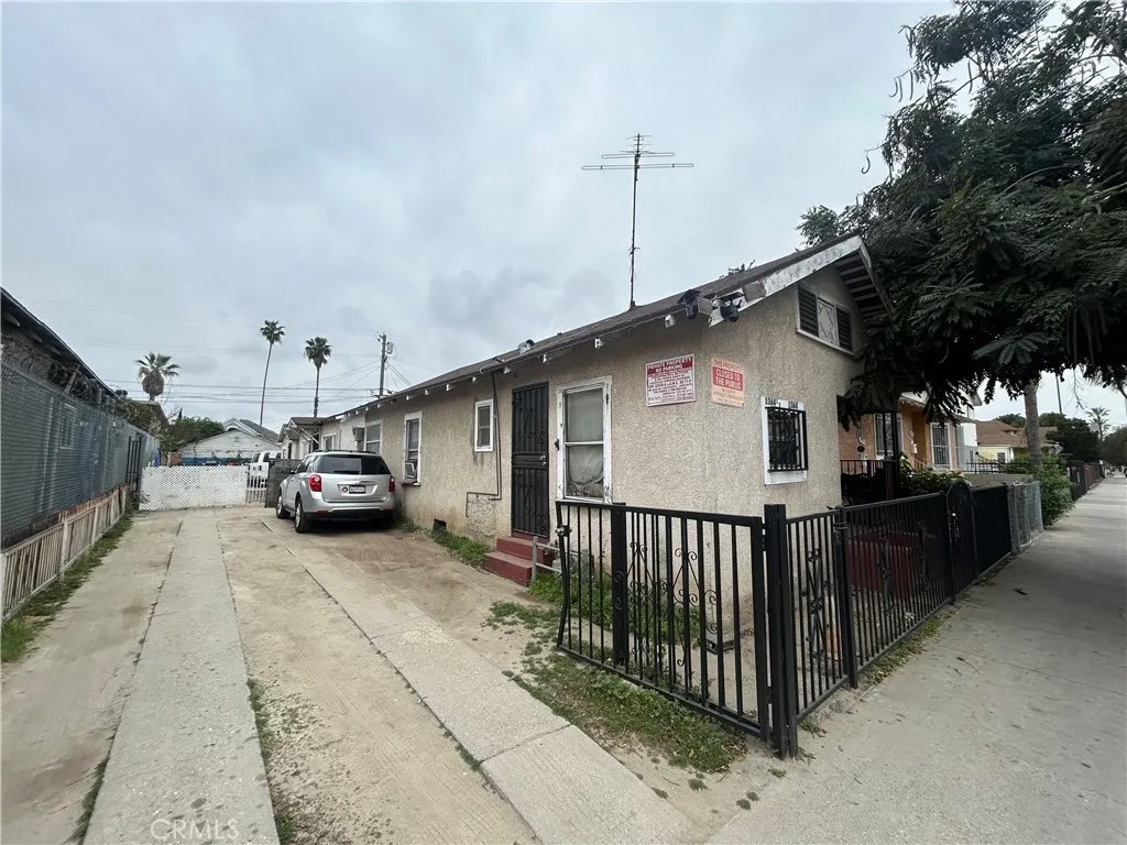 1362 E Vernon