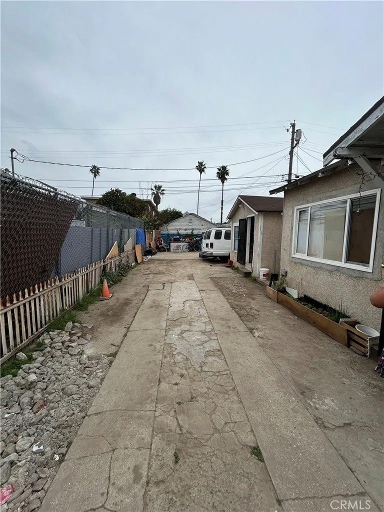 1362 E Vernon