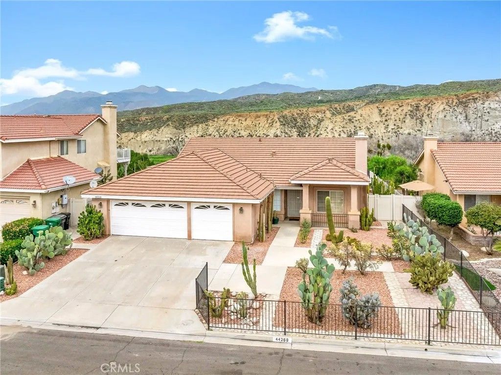 Photo of 44268 Galicia Dr, Hemet, CA 92544 (MLS # SW26024580)