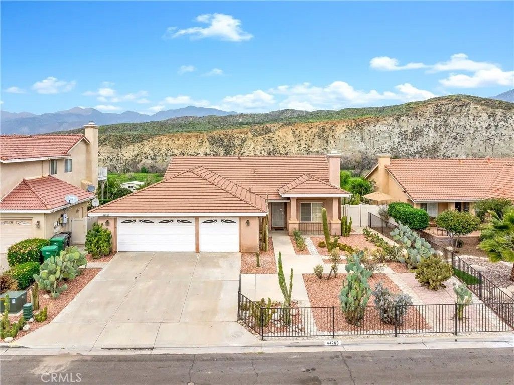 Photo of 44268 Galicia Dr, Hemet, CA 92544 (MLS # SW26024580)