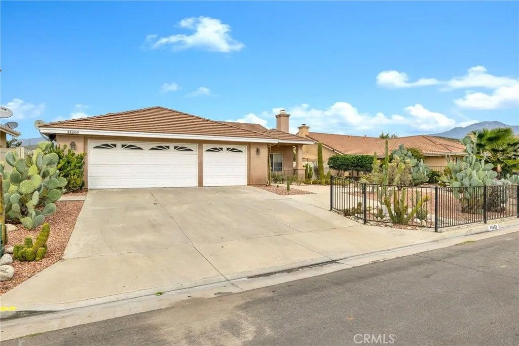 Photo of 44268 Galicia Dr, Hemet, CA 92544 (MLS # SW26024580)