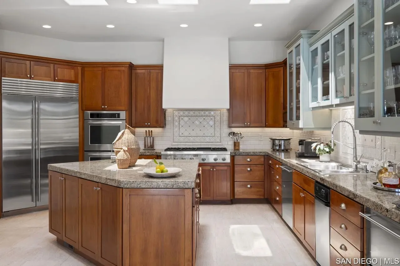 La Jolla, California 92037, United States, 5 Bedrooms Bedrooms, ,6 BathroomsBathrooms,Residential,Active,165179