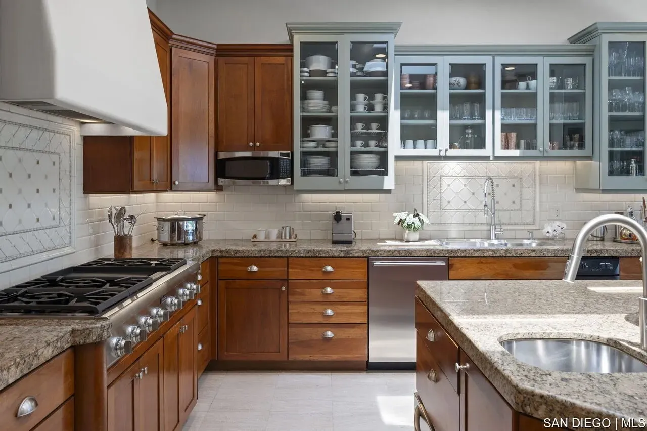 La Jolla, California 92037, United States, 5 Bedrooms Bedrooms, ,6 BathroomsBathrooms,Residential,Active,165179