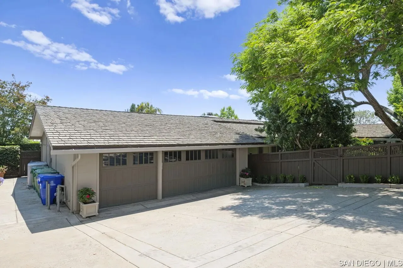 La Jolla, California 92037, United States, 5 Bedrooms Bedrooms, ,6 BathroomsBathrooms,Residential,Active,165179