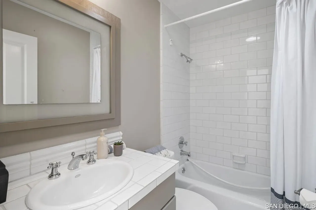 La Jolla, California 92037, United States, 5 Bedrooms Bedrooms, ,6 BathroomsBathrooms,Residential,Active,165179