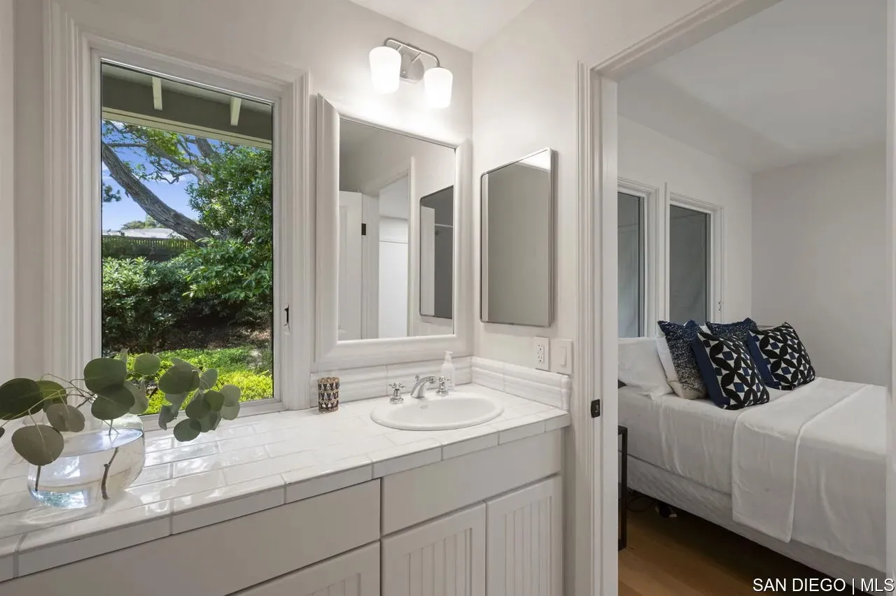 La Jolla, California 92037, United States, 5 Bedrooms Bedrooms, ,6 BathroomsBathrooms,Residential,Active,165179