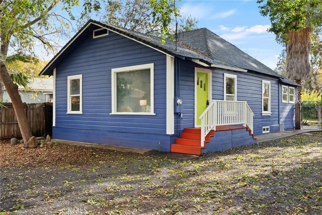 Photo of 573 E 19th St, Chico, CA 95928 (MLS # SN26009425)