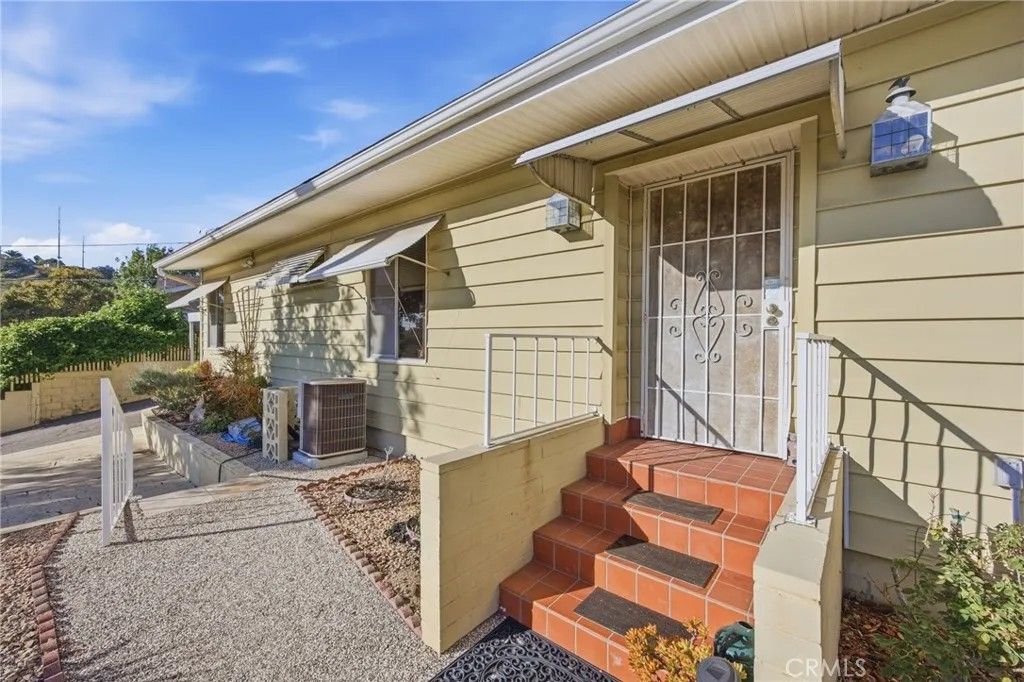 Photo of 1276 Oasis Dr, Escondido, CA 92026 (MLS # MB26054450)