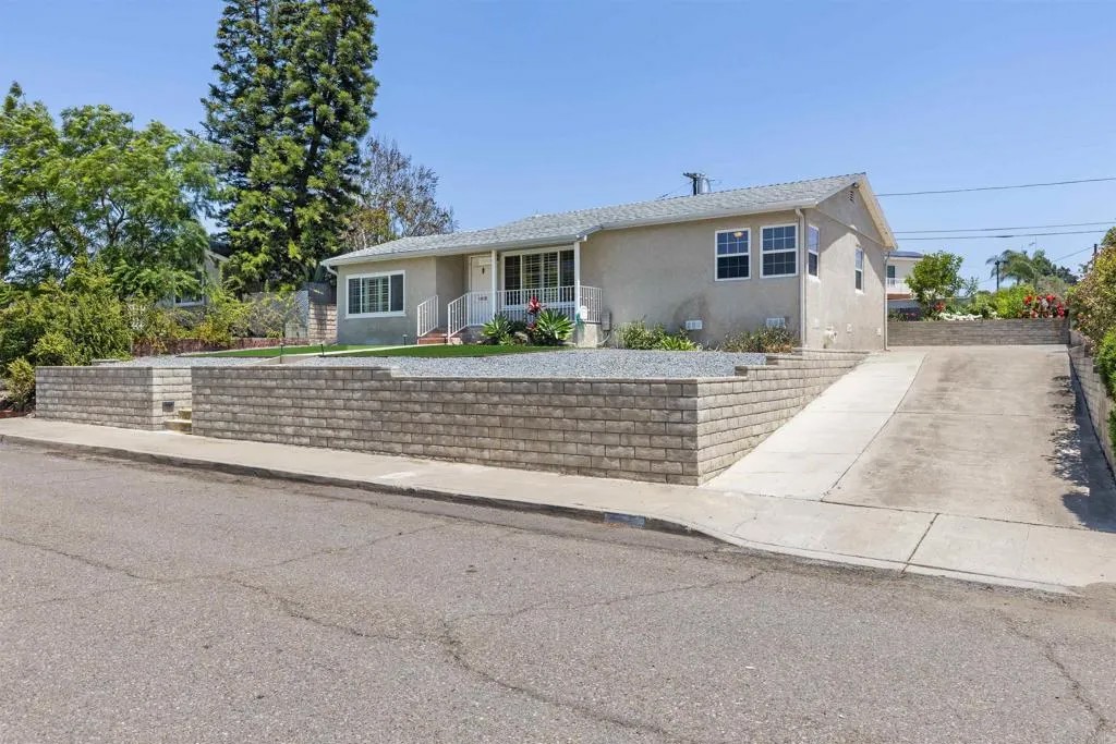 2319 Charles Way