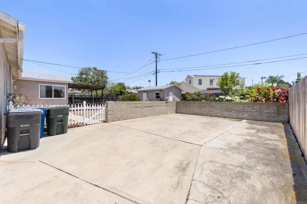 2319 Charles Way