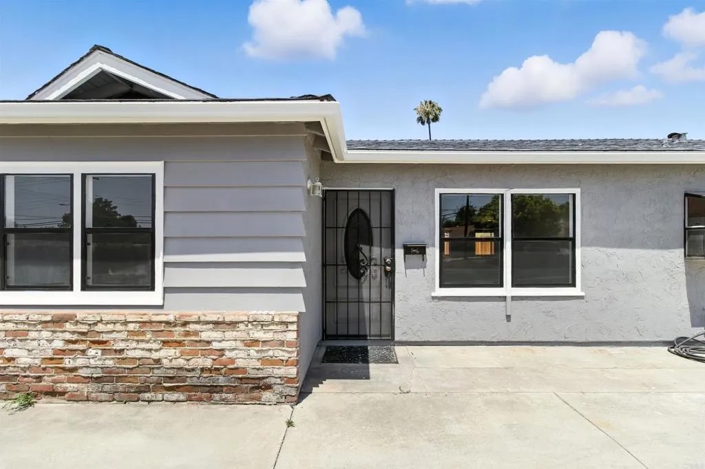 9352 Carlton Hills Blvd