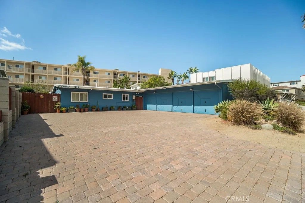 Photo of 1719 Camino de la Costa, Redondo Beach, CA 90277 (MLS # SB26005203)