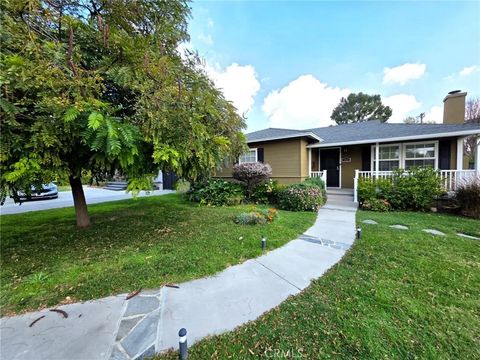 Photo of 7656 Oak Park, Van Nuys, CA 91406 (MLS # SR26019660)
