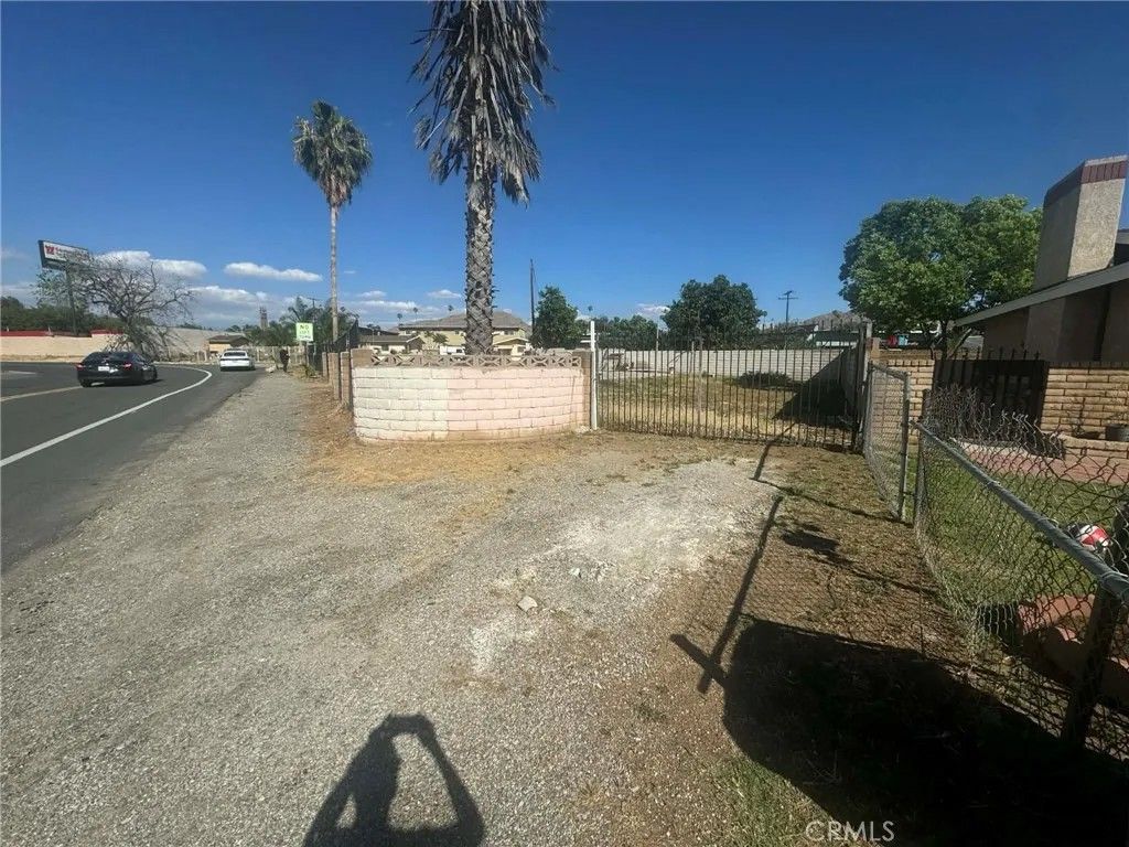 Photo of 0 E La Cadena, Riverside, CA 92507 (MLS # CV26071480)