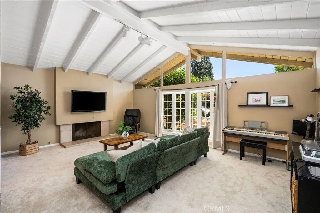 10381 Brightwood