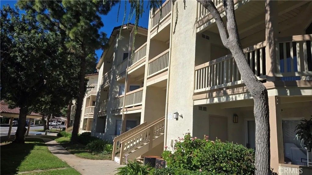 Photo of 5805 Oak Bend #204, Oak Park, CA 91377 (MLS # SR26033197)