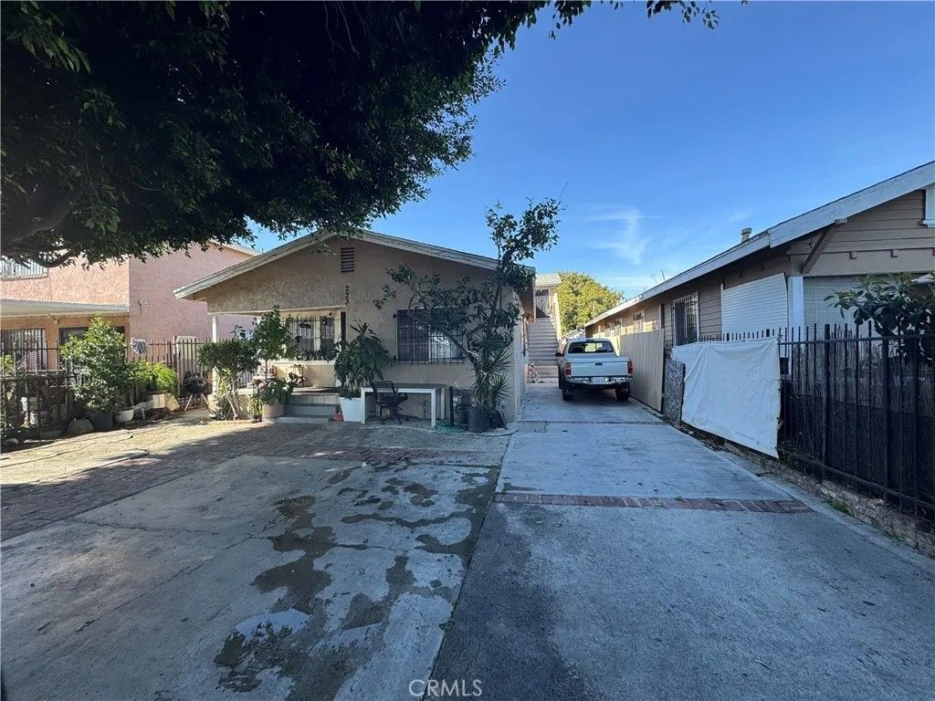 Photo of 223 E 55th St, Los Angeles, CA 90011 (MLS # DW26058455)