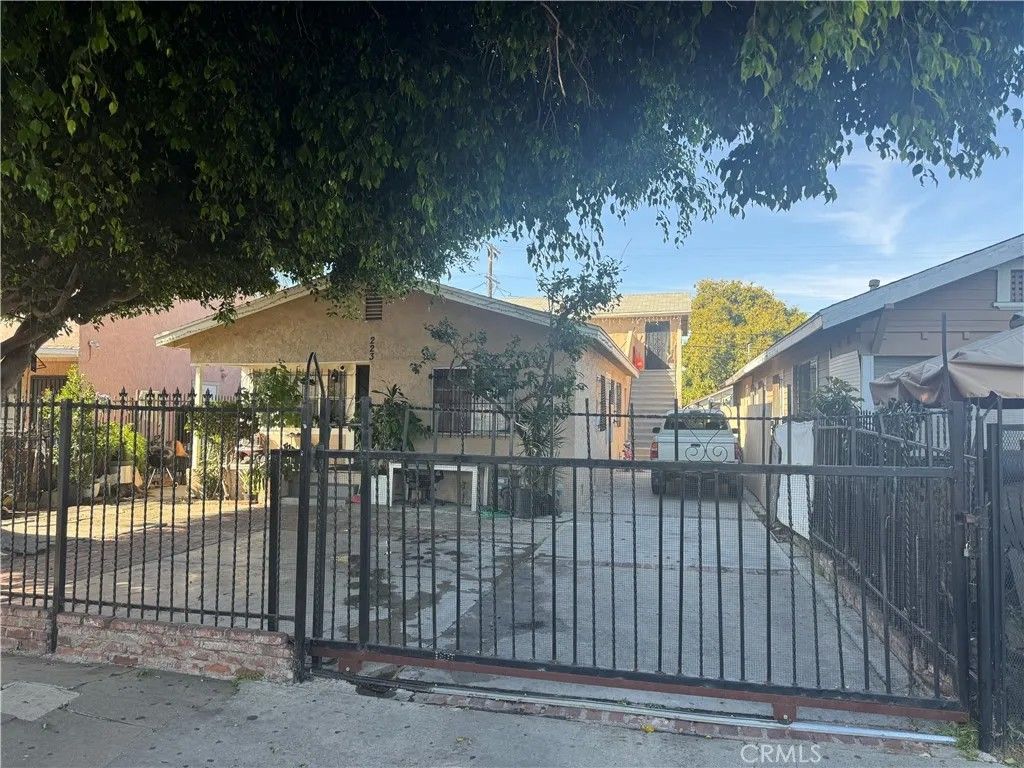 Photo of 223 E 55th St, Los Angeles, CA 90011 (MLS # DW26058455)
