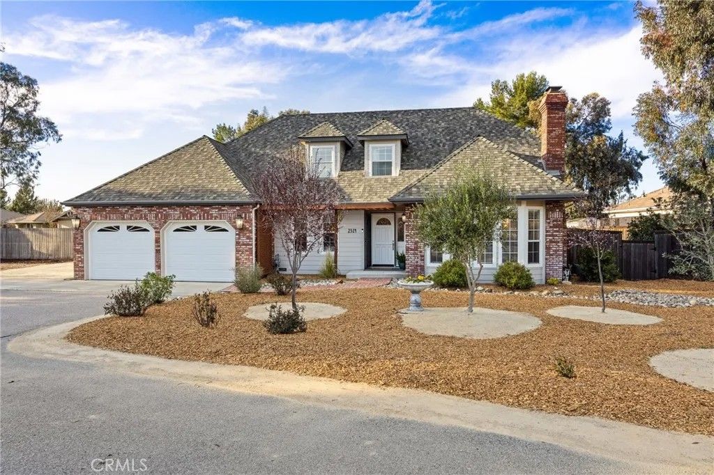 Photo of 2314 Ashwood Place, Paso Robles, CA 93446 (MLS # NS26049301)