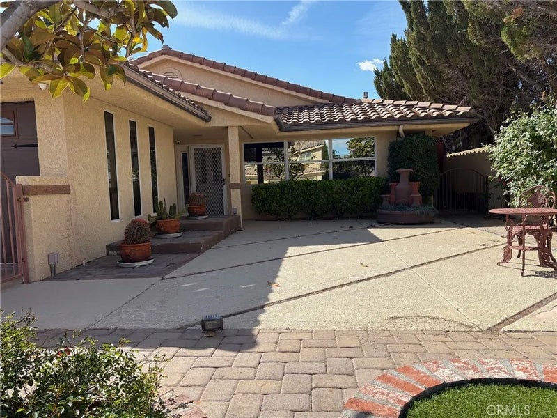 14695 Greenbriar